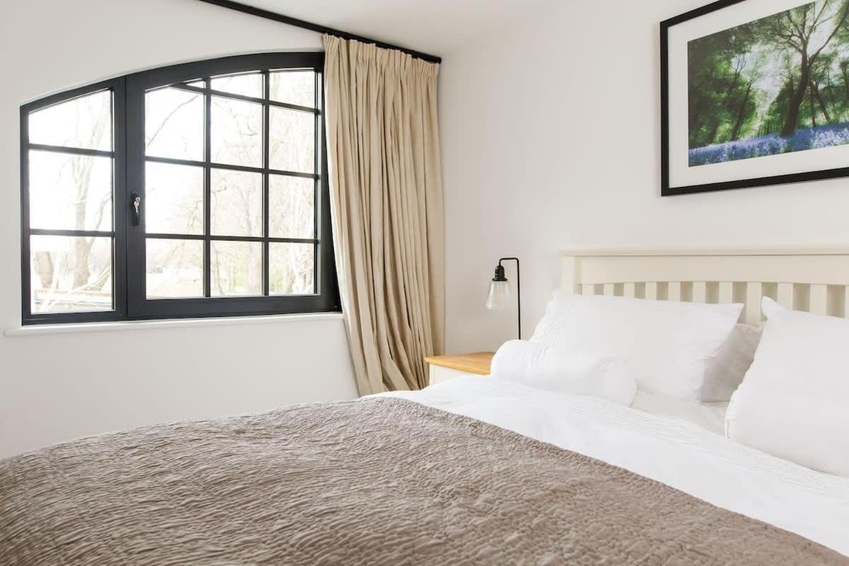 Stylish City Centre Apartment With Sauna Chichester Exterior foto