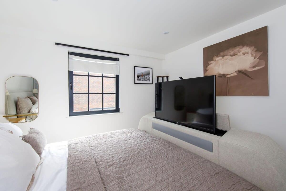 Stylish City Centre Apartment With Sauna Chichester Exterior foto